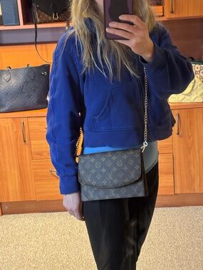 Louis Vuitton Rabat 23 Clutch